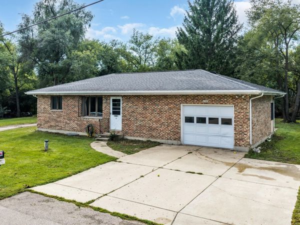 N2443 Giles Dr, Bloomfield, WI 53105
