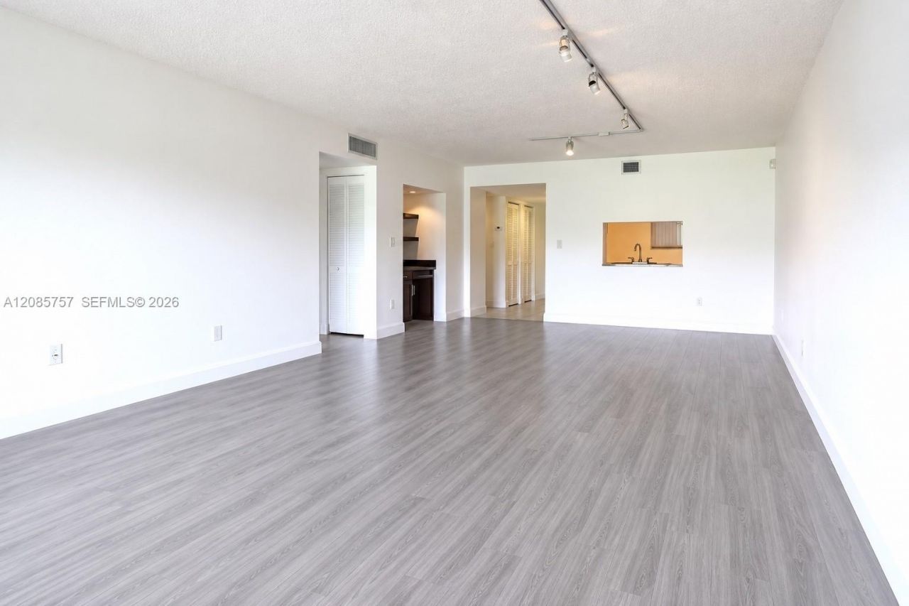 16051 Blatt Blvd, Unit 112, Weston, FL 33326 Photo
