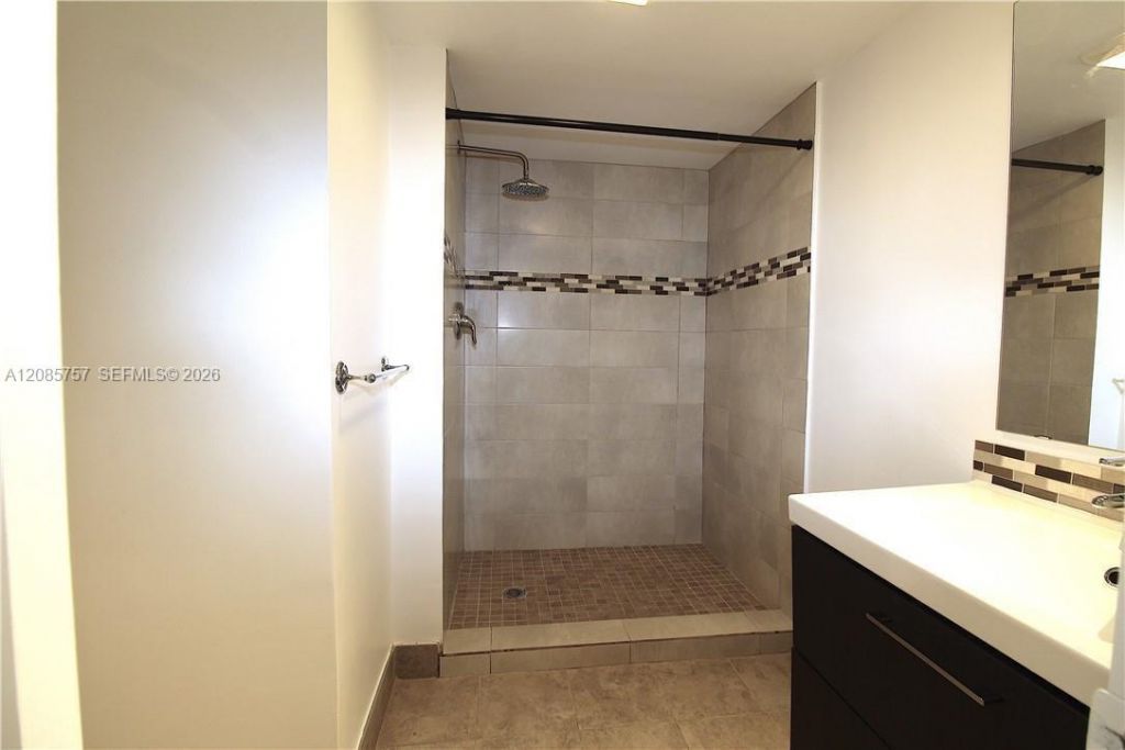16051 Blatt Blvd, Unit 112, Weston, FL 33326 Photo