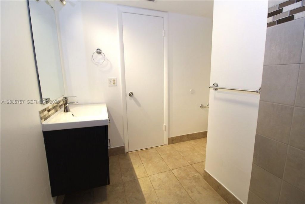 16051 Blatt Blvd, Unit 112, Weston, FL 33326 Photo