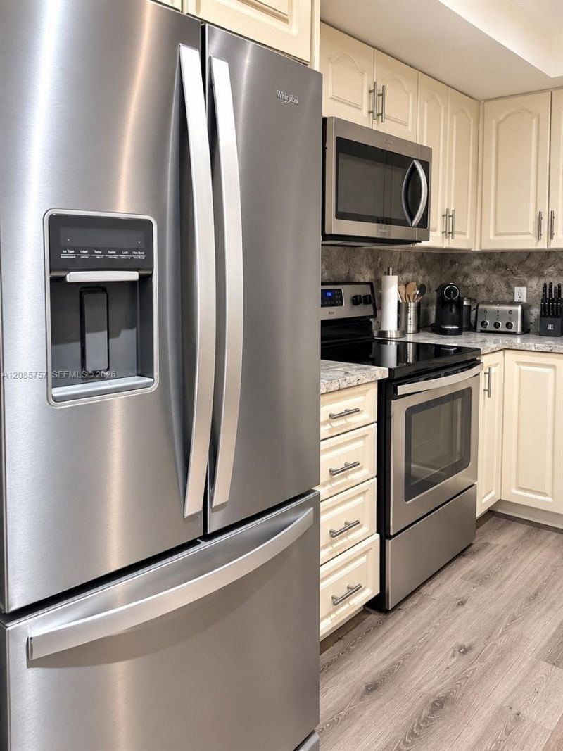 16051 Blatt Blvd, Unit 112, Weston, FL 33326 Photo