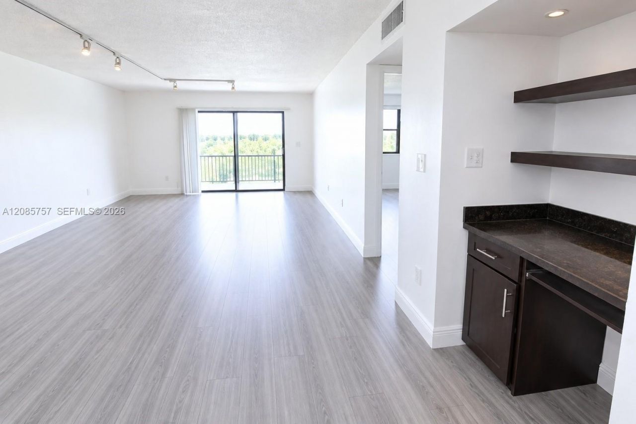 16051 Blatt Blvd, Unit 112, Weston, FL 33326 Photo