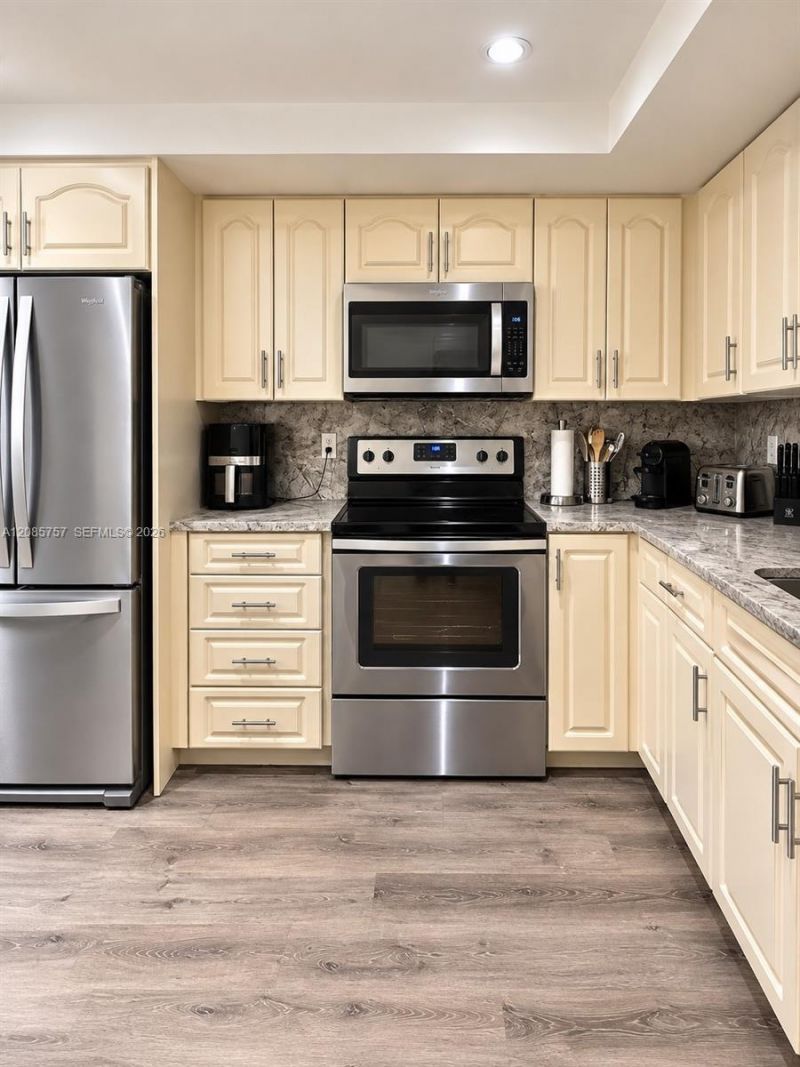 16051 Blatt Blvd, Unit 112, Weston, FL 33326 Photo