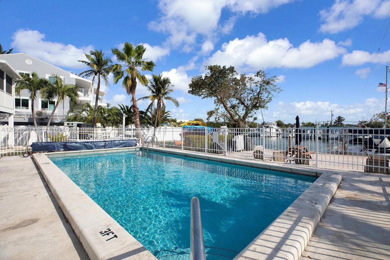 5301 Ocean Ter, Unit 1, Marathon, FL 33050 Photo