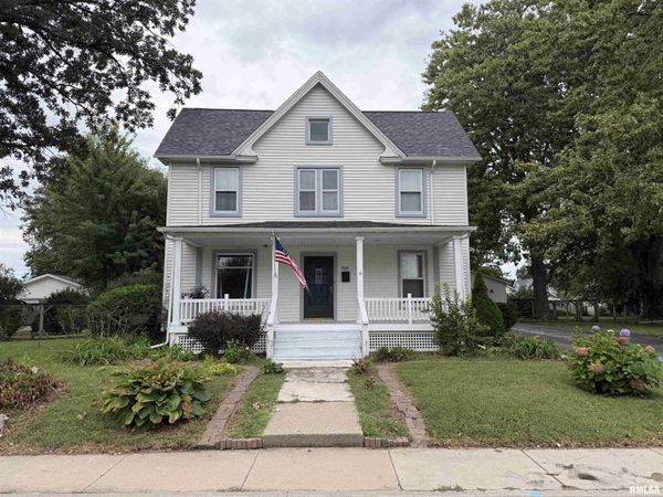 818 MAPLE Avenue, Galesburg, IL 61401
