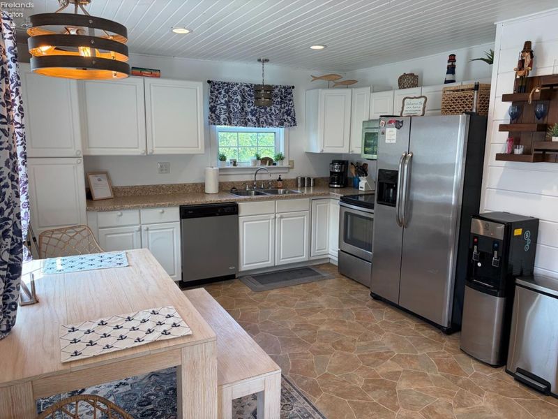 203 Lower Cliff Drive, Kelleys Island, OH 43438 Photo 3