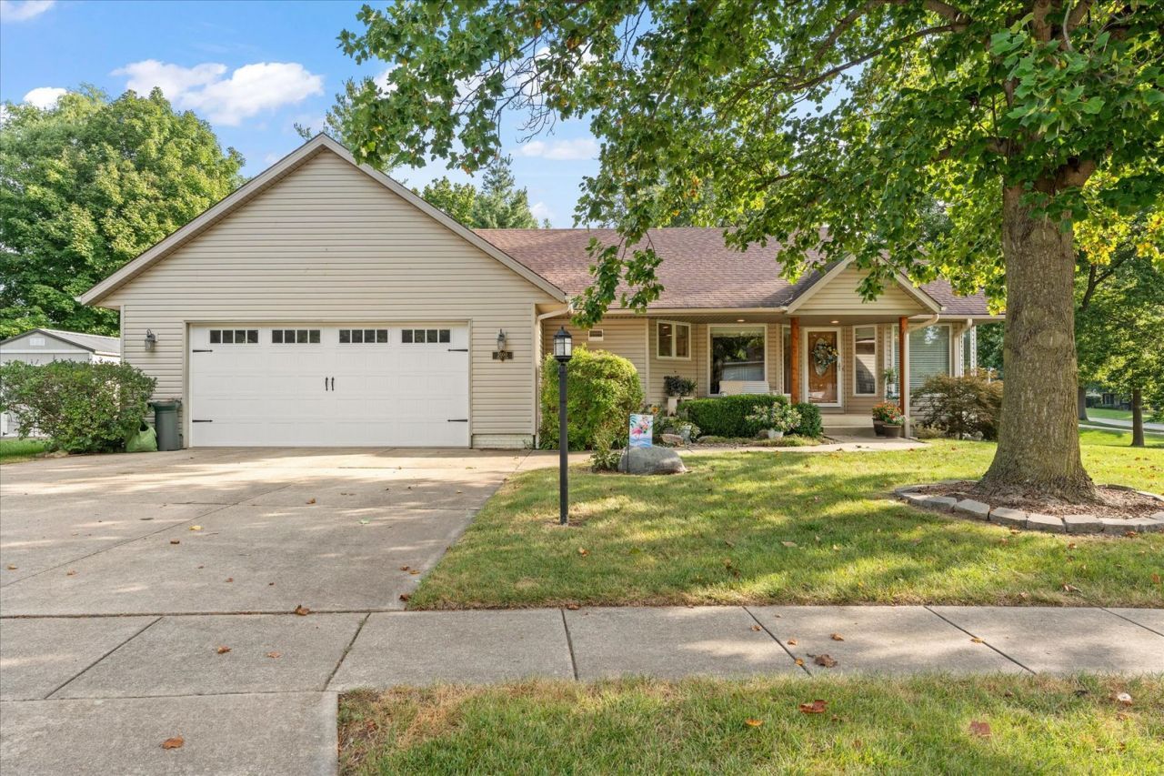 2000 Spruce Lane, Monticello, IL 61856 Main Photo