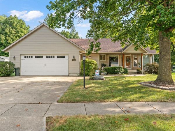 2000 Spruce Lane, Monticello, IL 61856