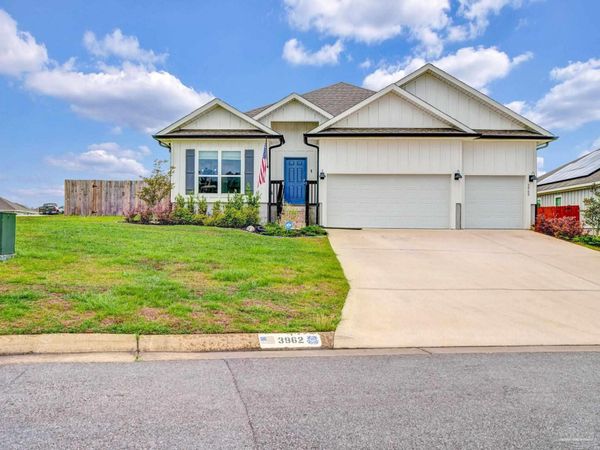 3962 Whitetail Ln, Pensacola, FL 32526