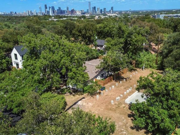 2320 Westoak DR, Austin, TX 78704