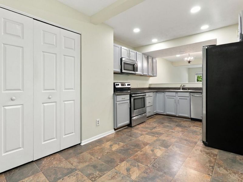 7576 Lake Pointe, Hamilton Township, OH 45039 Photo 5