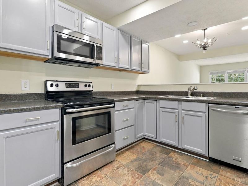 7576 Lake Pointe, Hamilton Township, OH 45039 Photo 8