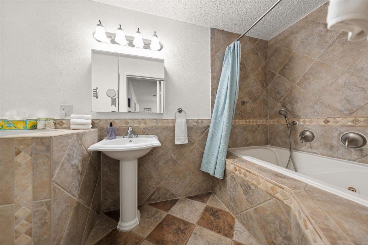 1 Maplewood Avenue, Clearwater, FL 33765 Photo