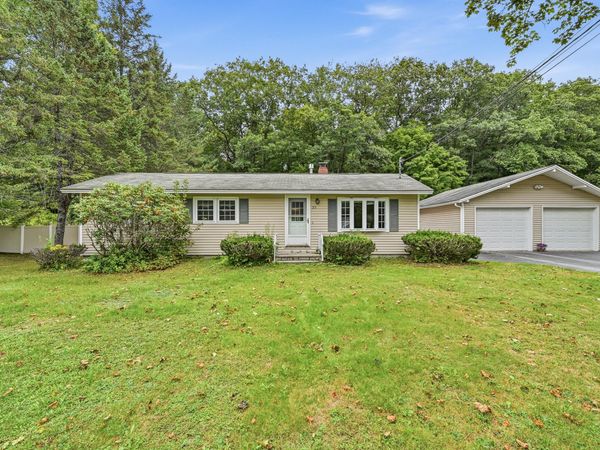 32 Mountain View Drive , Paris, ME 04281