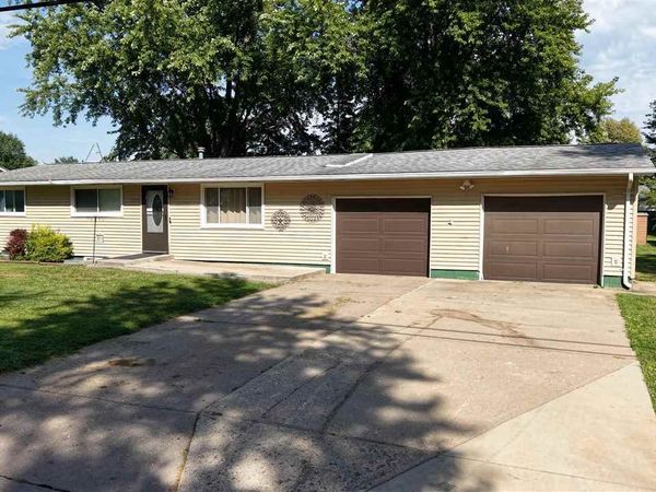 1320 N 6th Ave., Washington, IA 52353