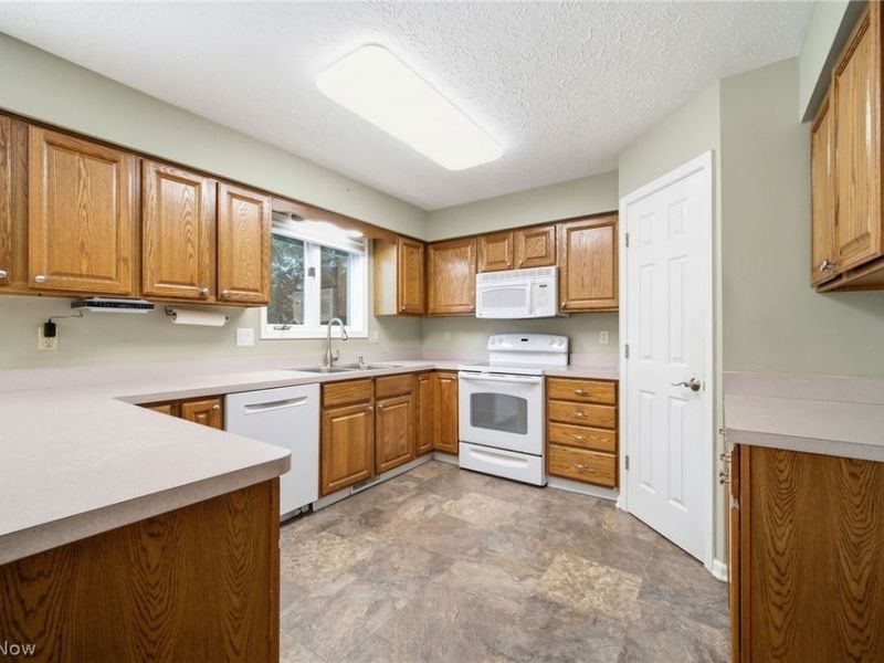37099 Hunters Trail , Avon, OH 44011 Photo 11