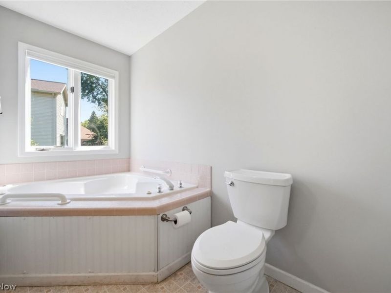 37099 Hunters Trail , Avon, OH 44011 Photo 22