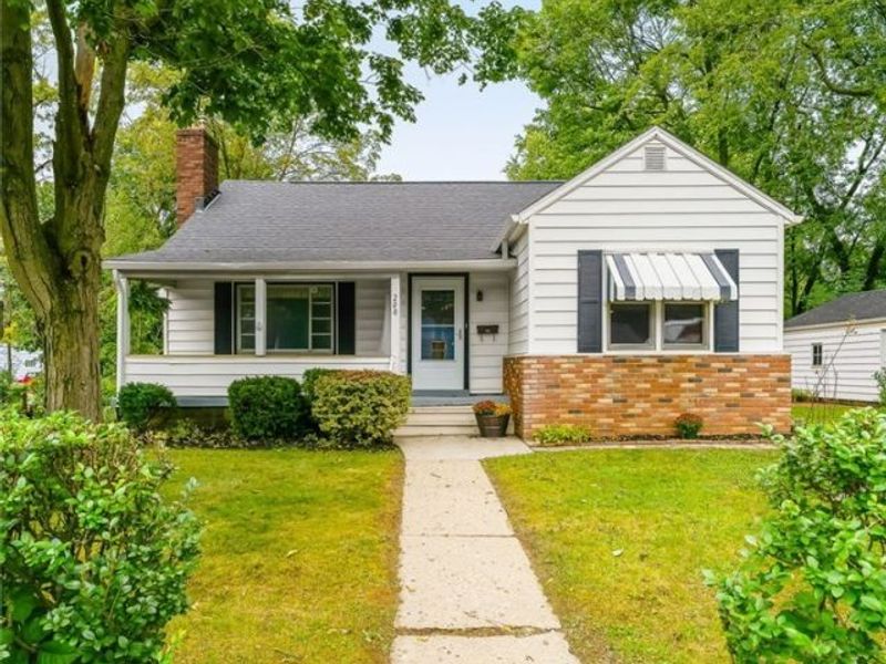 200 Gnau Avenue SW, Perry Township, OH 44646 Photo 2