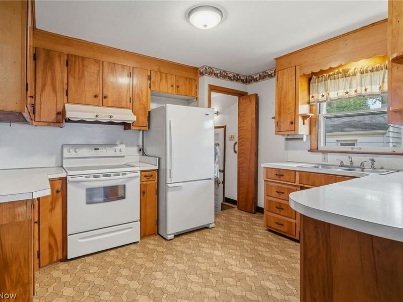 200 Gnau Avenue SW, Perry Township, OH 44646 Photo 9