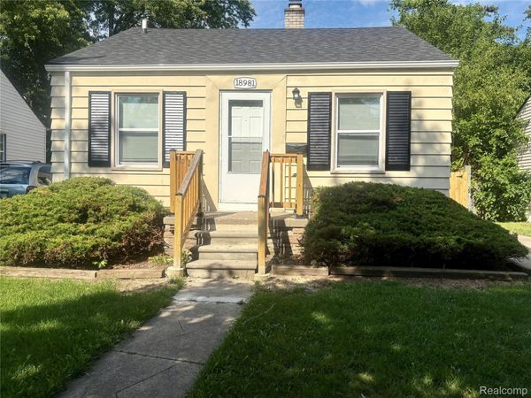 18981 Kenosha Street, Harper Woods, Mi 48225