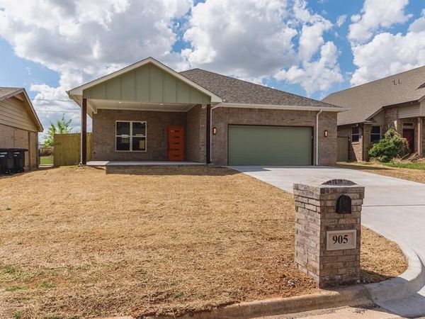 905 S Howard Avenue, Moore, OK 73160