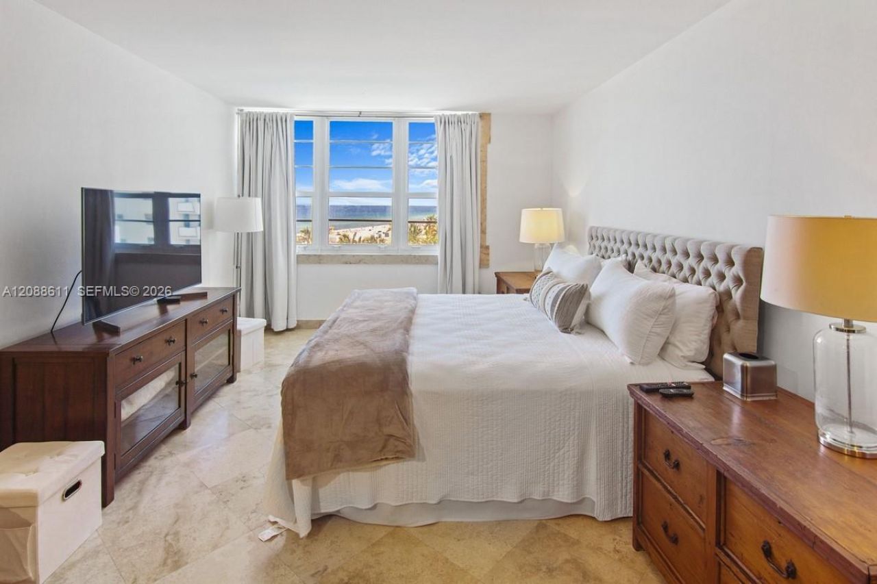 100 Lincoln Rd, Unit 748, Miami Beach, FL 33139 Photo