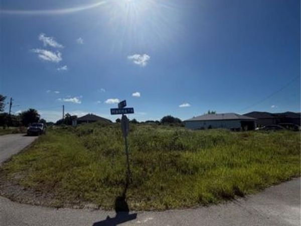 6014 Hanna AVE N, LEHIGH ACRES, FL 33971