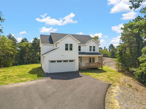33 Seabiscuit Dr, Plymouth, MA 02360