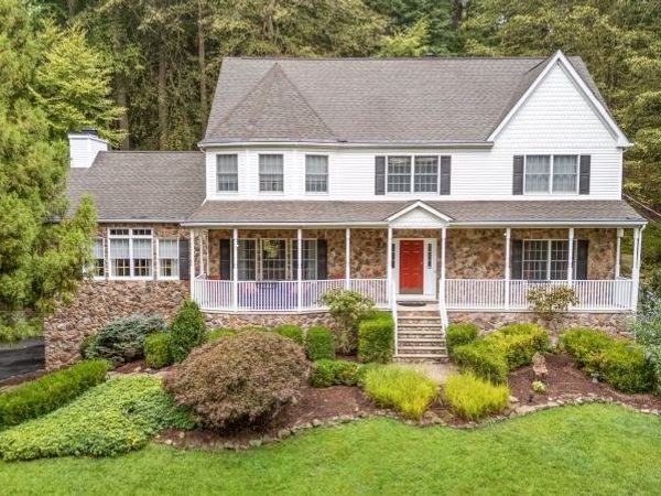 32 Sawmill Rd, Tewksbury, NJ 08833