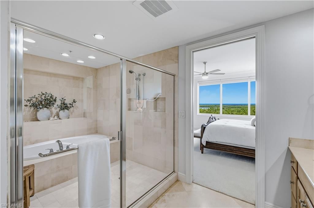 275 Indies Way, Unit 605, Naples, FL 34110 Photo