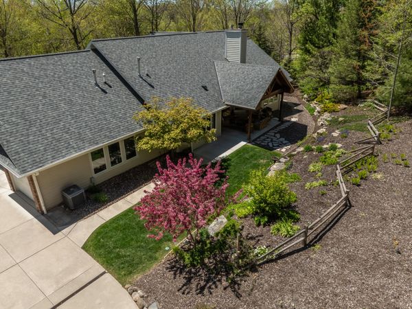 260 Glacial Dr, Slinger, WI 53086