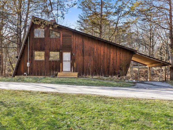 304 Lake Lodge Drive , Pleasant Valley, NY 12569