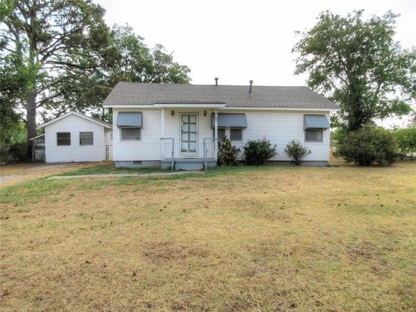 705 N Rangeline Street, Tecumseh, OK 74873