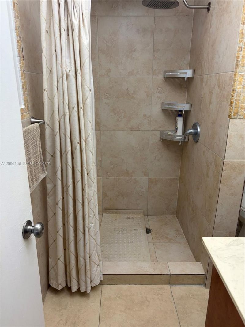 10090 NW 80 Ct, Unit 1327, Hialeah Gardens, FL 33016 Photo
