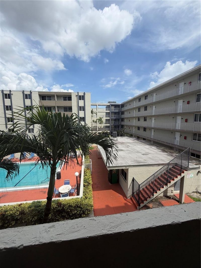 10090 NW 80 Ct, Unit 1327, Hialeah Gardens, FL 33016 Photo