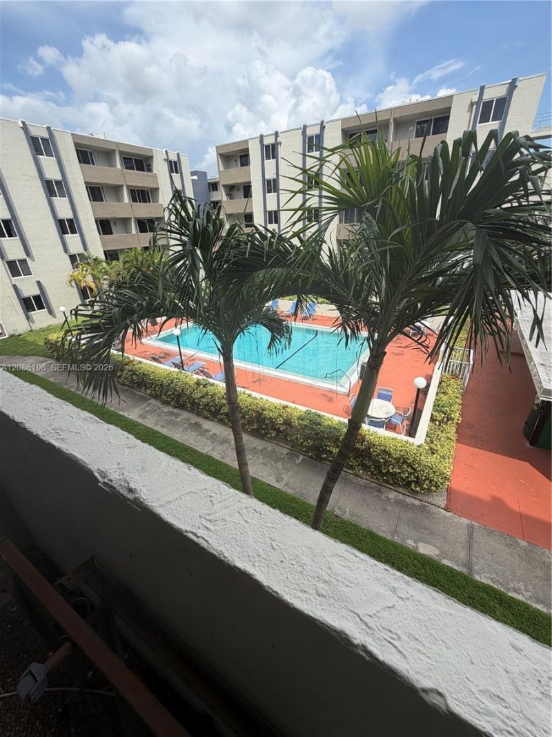 10090 NW 80 Ct, Unit 1327, Hialeah Gardens, FL 33016 Photo