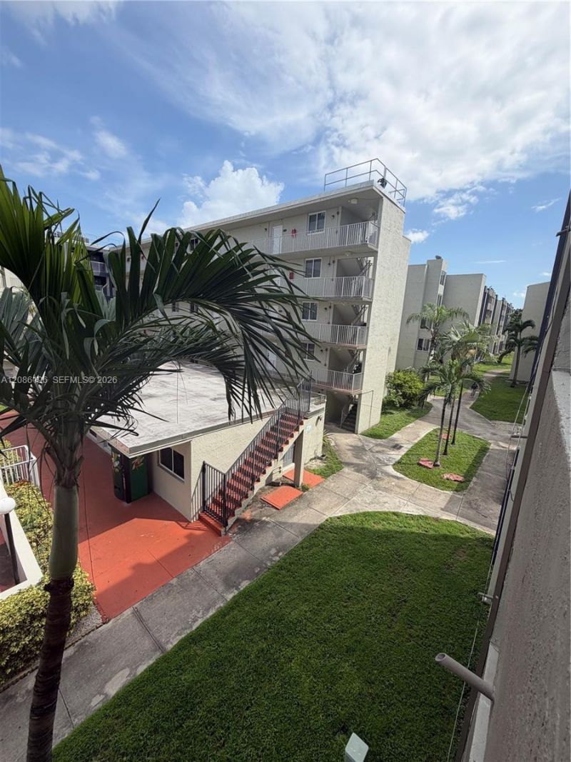 10090 NW 80 Ct, Unit 1327, Hialeah Gardens, FL 33016 Photo