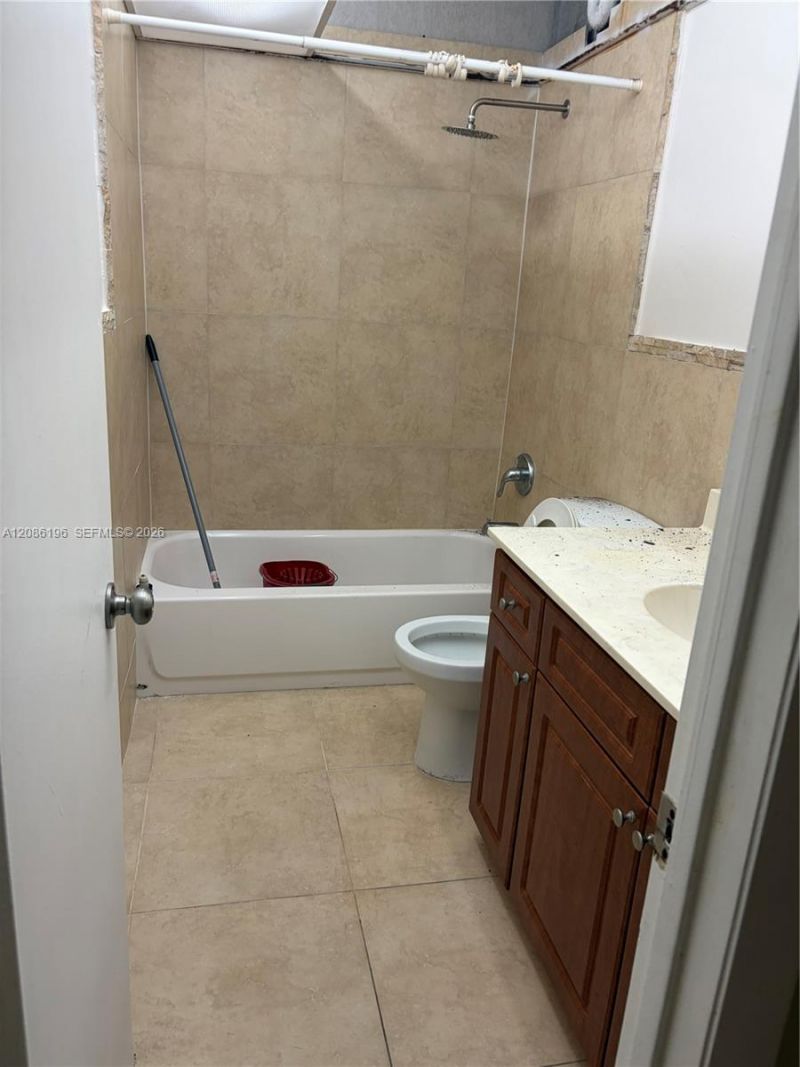 10090 NW 80 Ct, Unit 1327, Hialeah Gardens, FL 33016 Photo