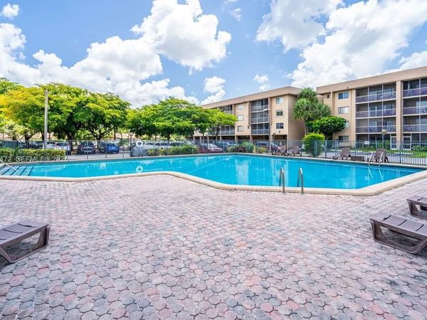 17000 NW 67th Ave, Unit 405, Hialeah, FL 33015