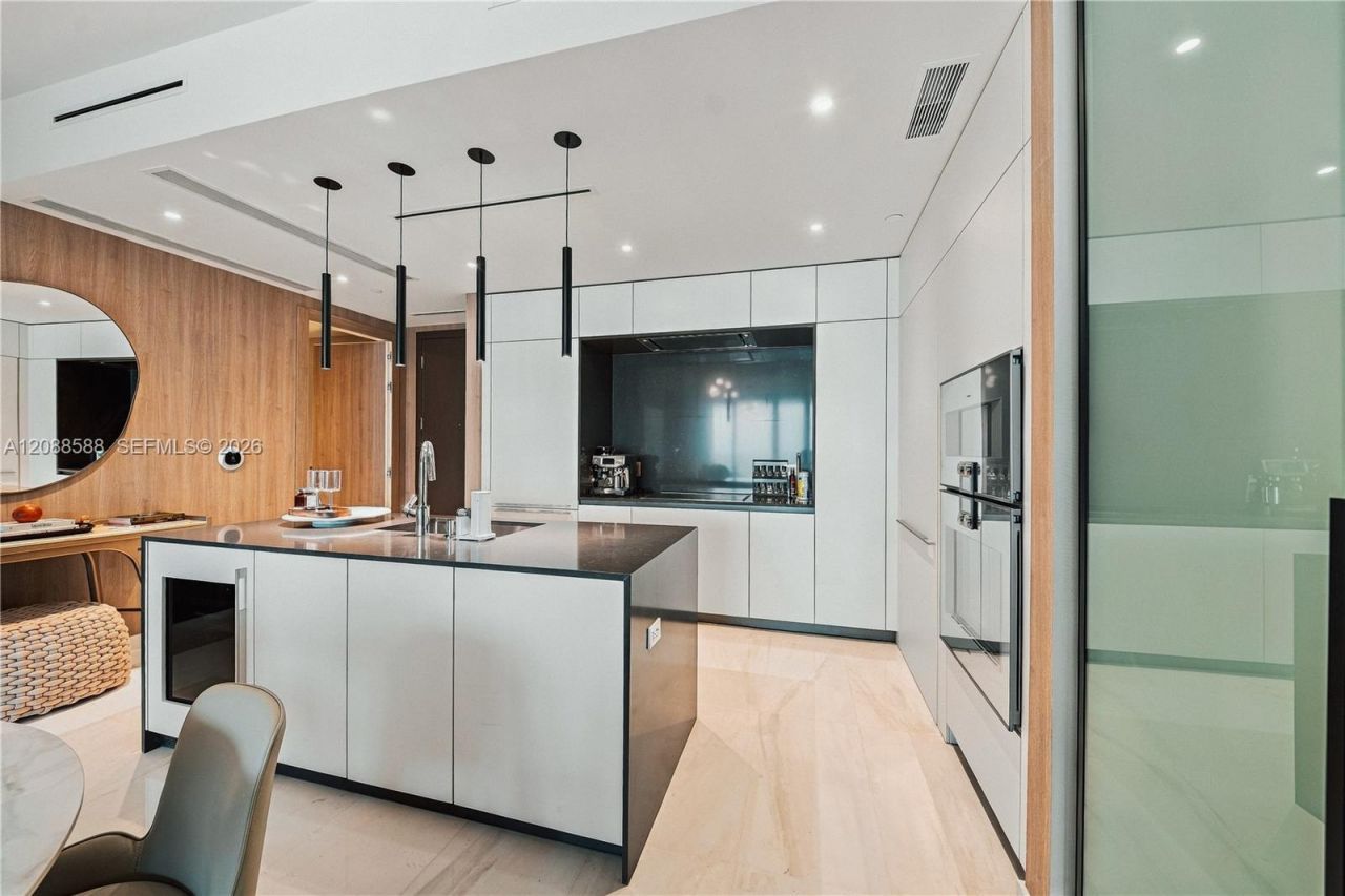 300 Biscayne Boulevard Way, Unit 1605W, Miami, FL 33131 Photo