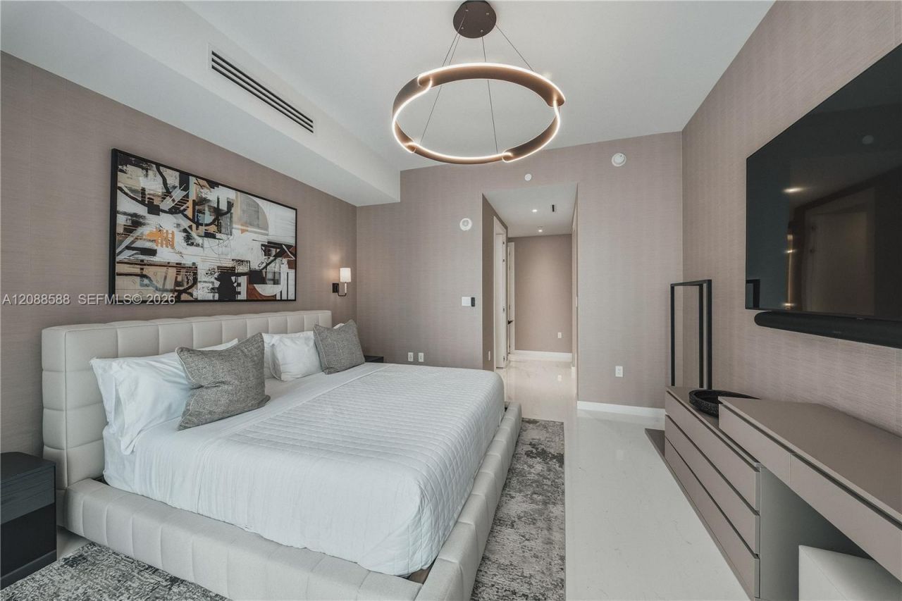 300 Biscayne Boulevard Way, Unit 1605W, Miami, FL 33131 Photo