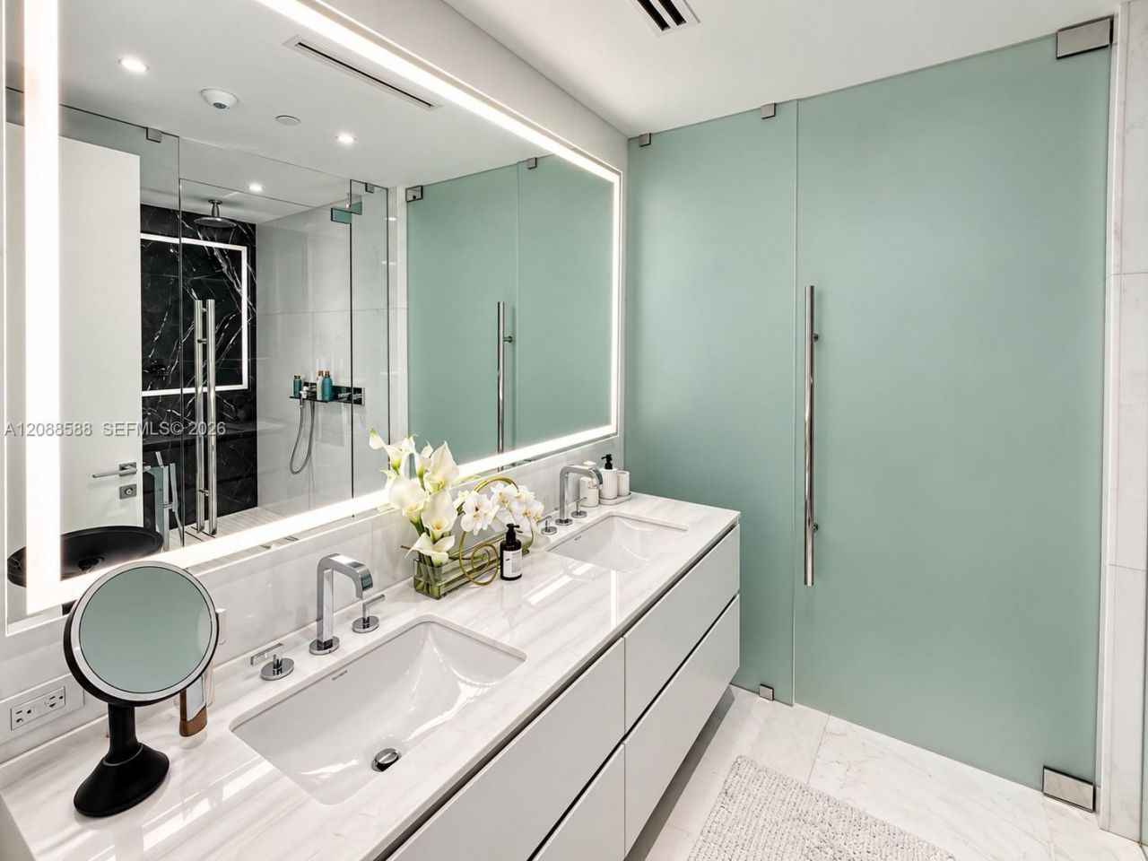 300 Biscayne Boulevard Way, Unit 1605W, Miami, FL 33131 Photo