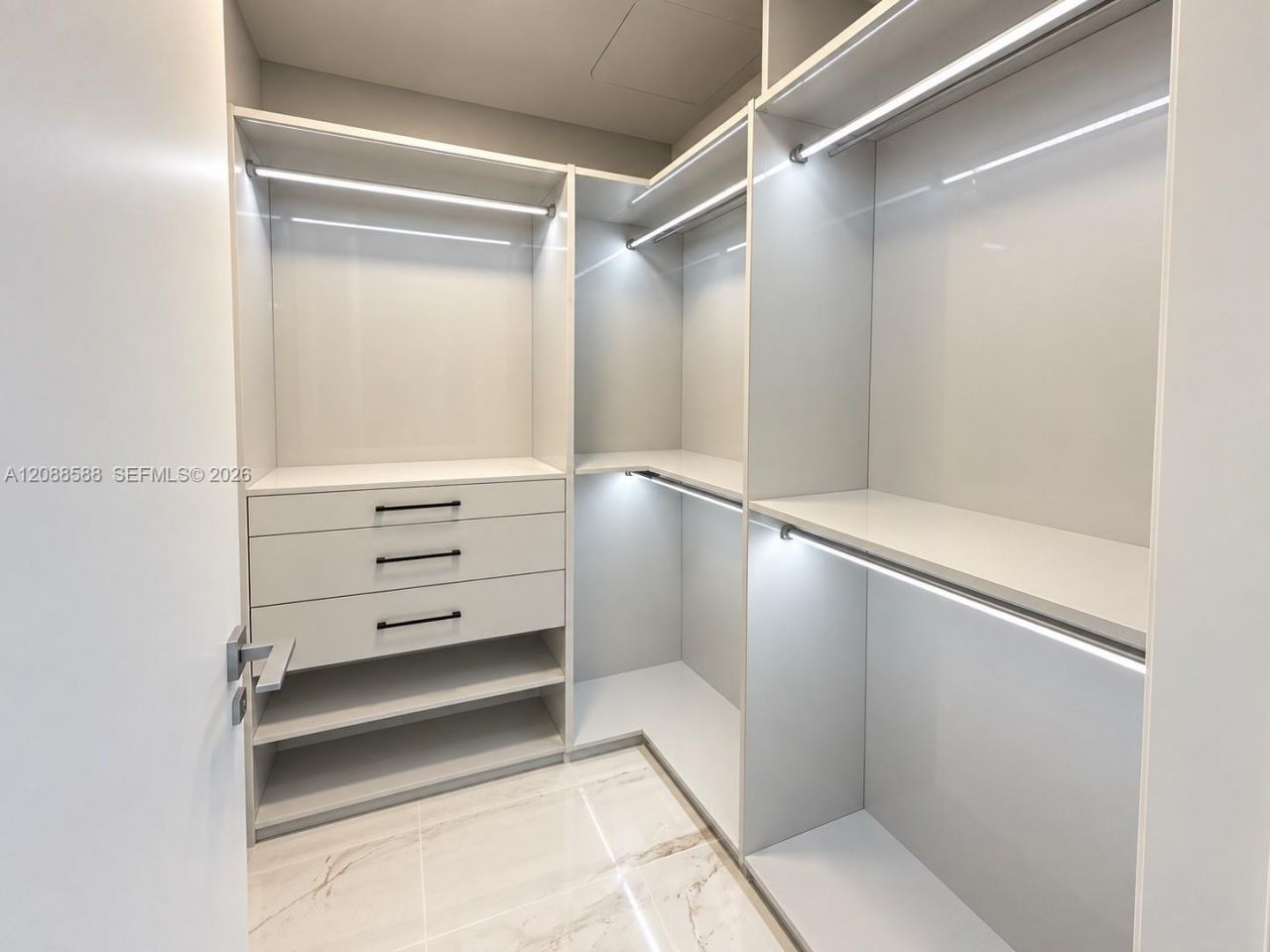 300 Biscayne Boulevard Way, Unit 1605W, Miami, FL 33131 Photo