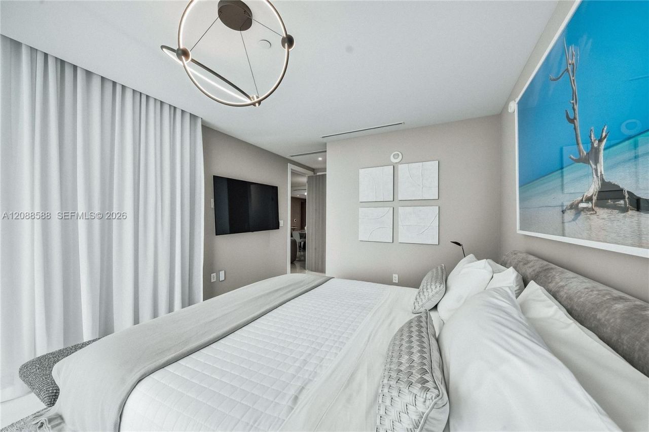 300 Biscayne Boulevard Way, Unit 1605W, Miami, FL 33131 Photo