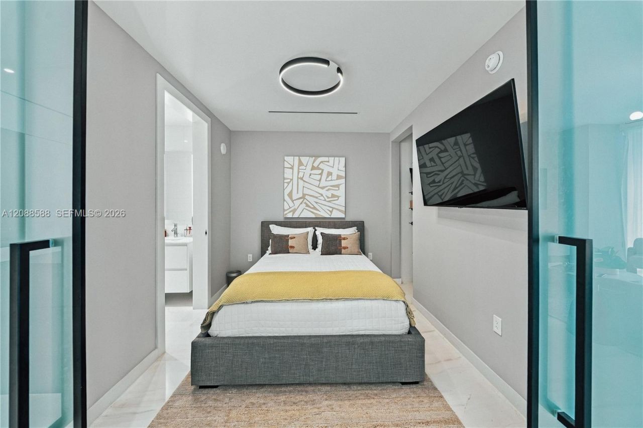 300 Biscayne Boulevard Way, Unit 1605W, Miami, FL 33131 Photo