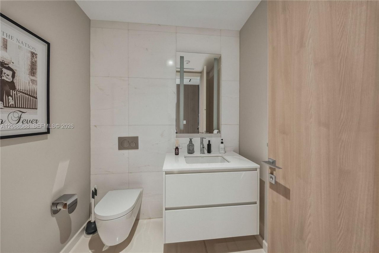 300 Biscayne Boulevard Way, Unit 1605W, Miami, FL 33131 Photo