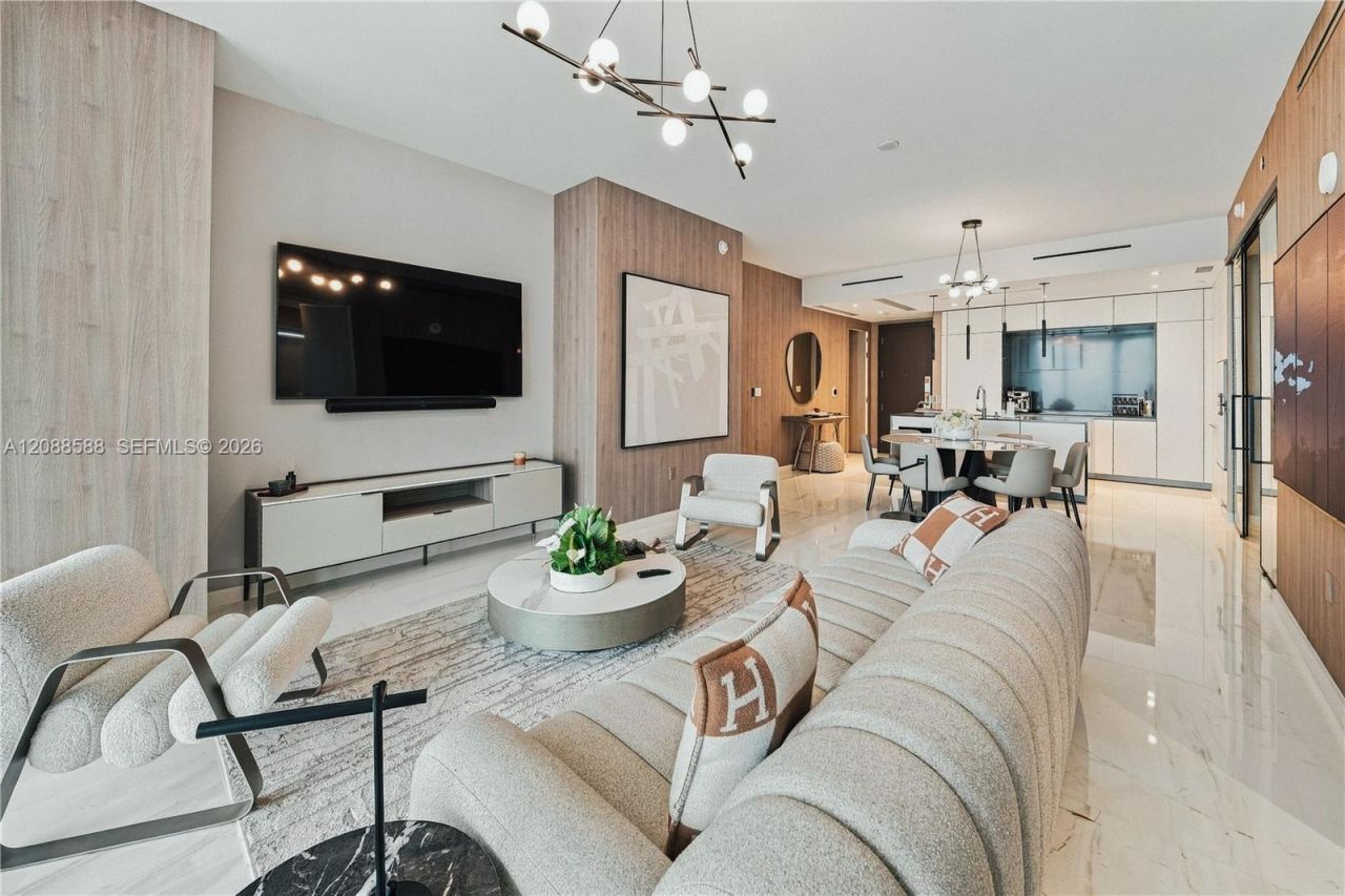 300 Biscayne Boulevard Way, Unit 1605W, Miami, FL 33131 Photo