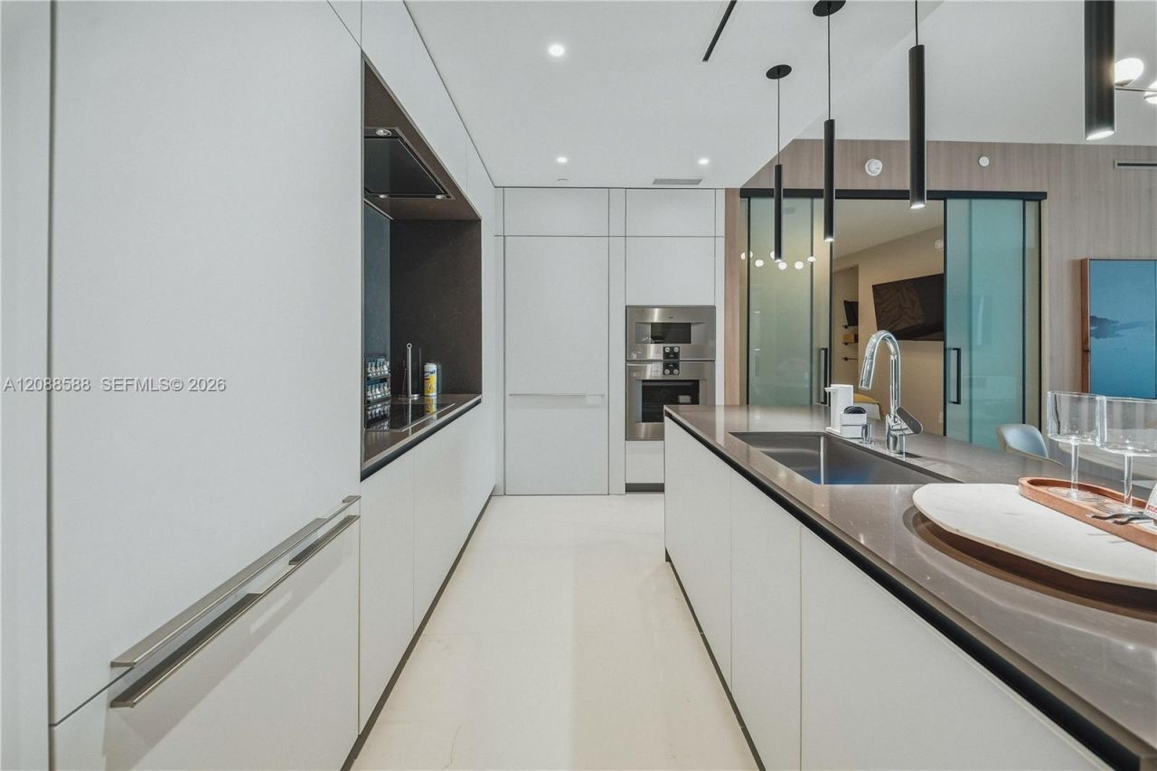 300 Biscayne Boulevard Way, Unit 1605W, Miami, FL 33131 Photo