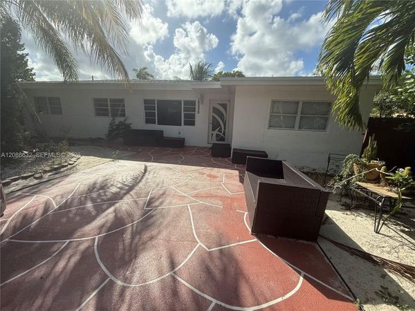 16030 Miami Dr , North Miami Beach, FL 33162
