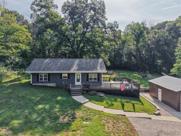 9048 D Road, Columbia, IL 62236